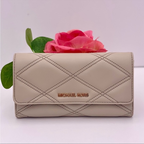New Michael Kors Large Trifold Wallet Light Sand - Picture 2 of 12
